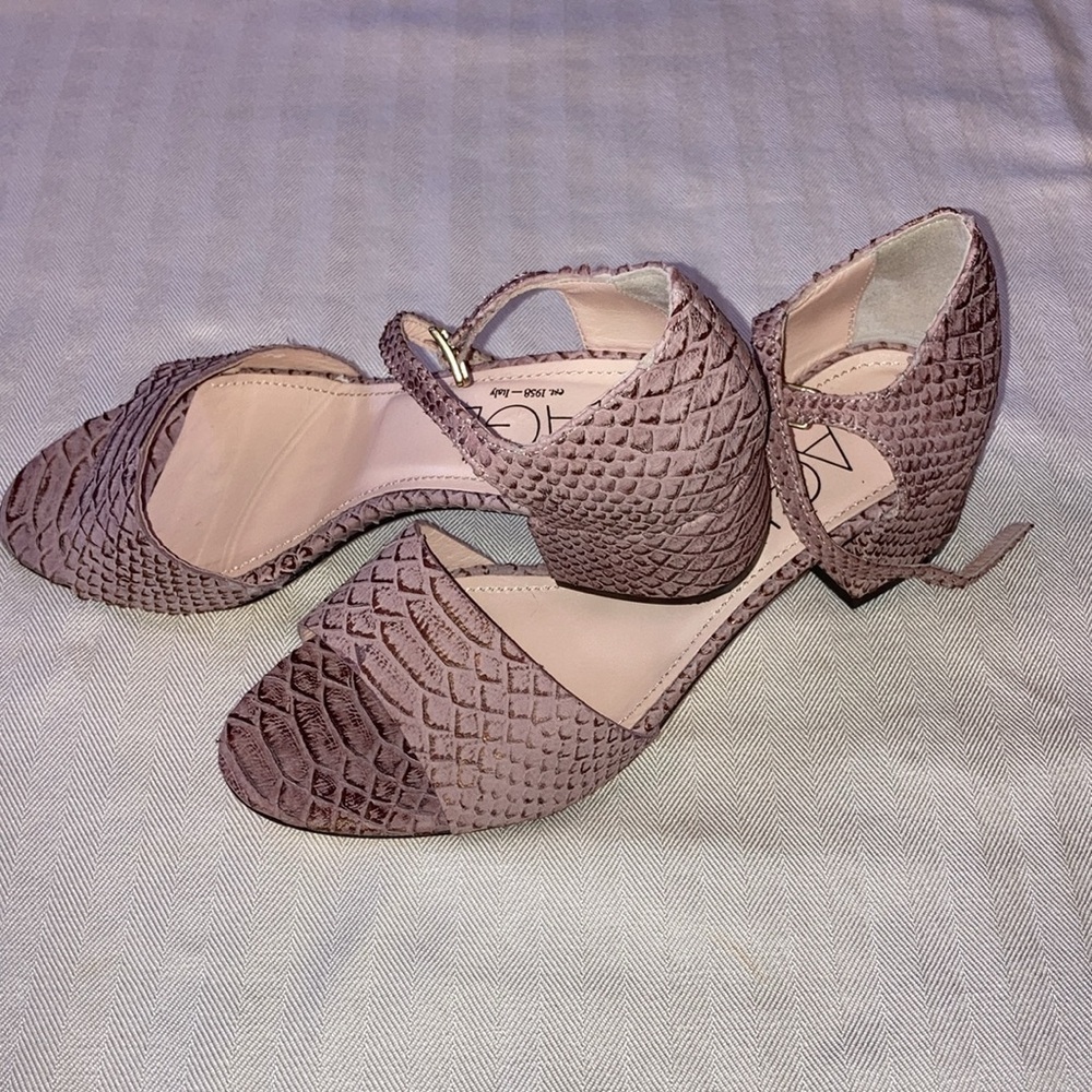 AGL sandals snake or crocodile skin embossed leather light mauve - NWOT - Picture 6 of 6